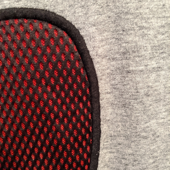 Robot face sweater - Picture 3 of 4